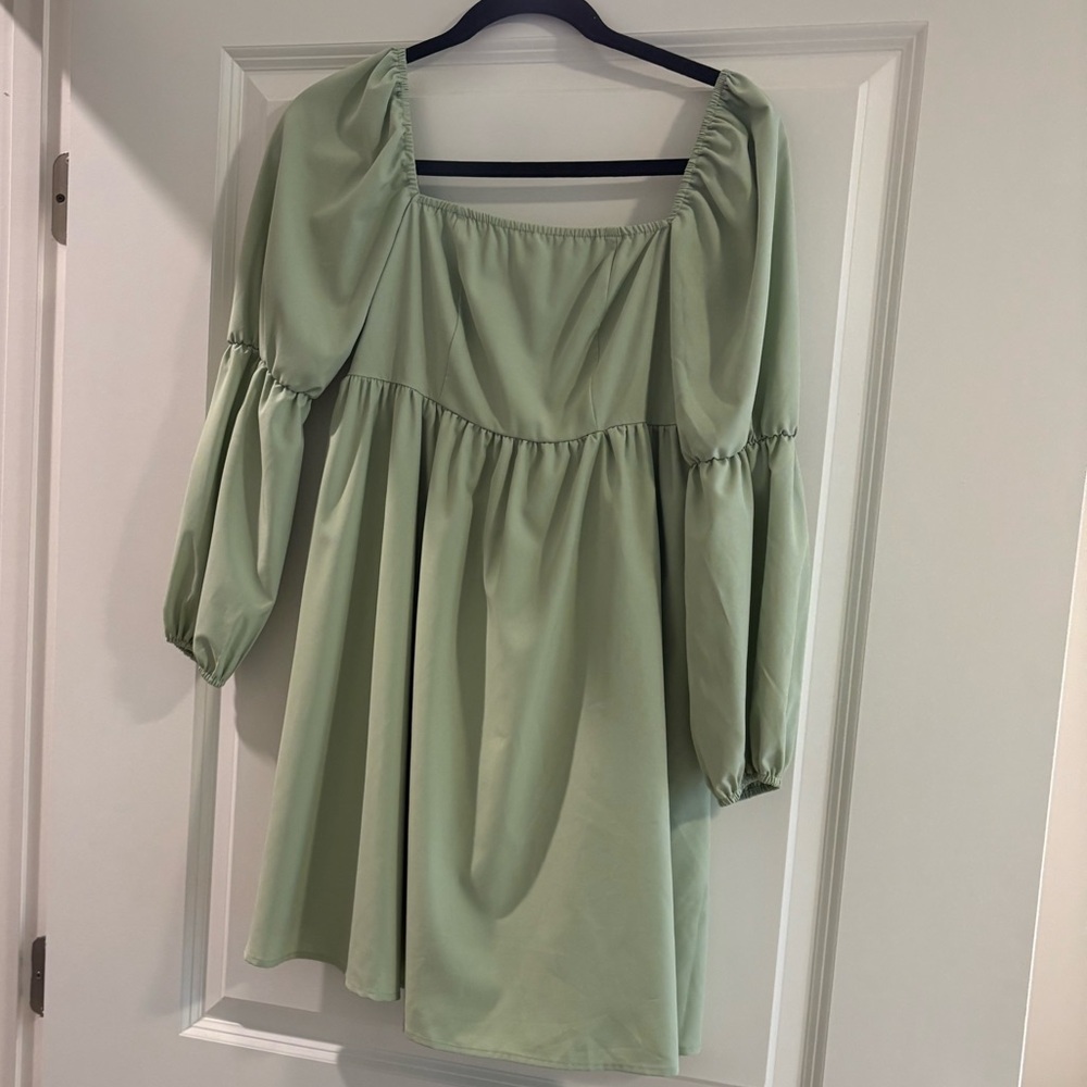 Green Square Neck Long Sleeve Dress